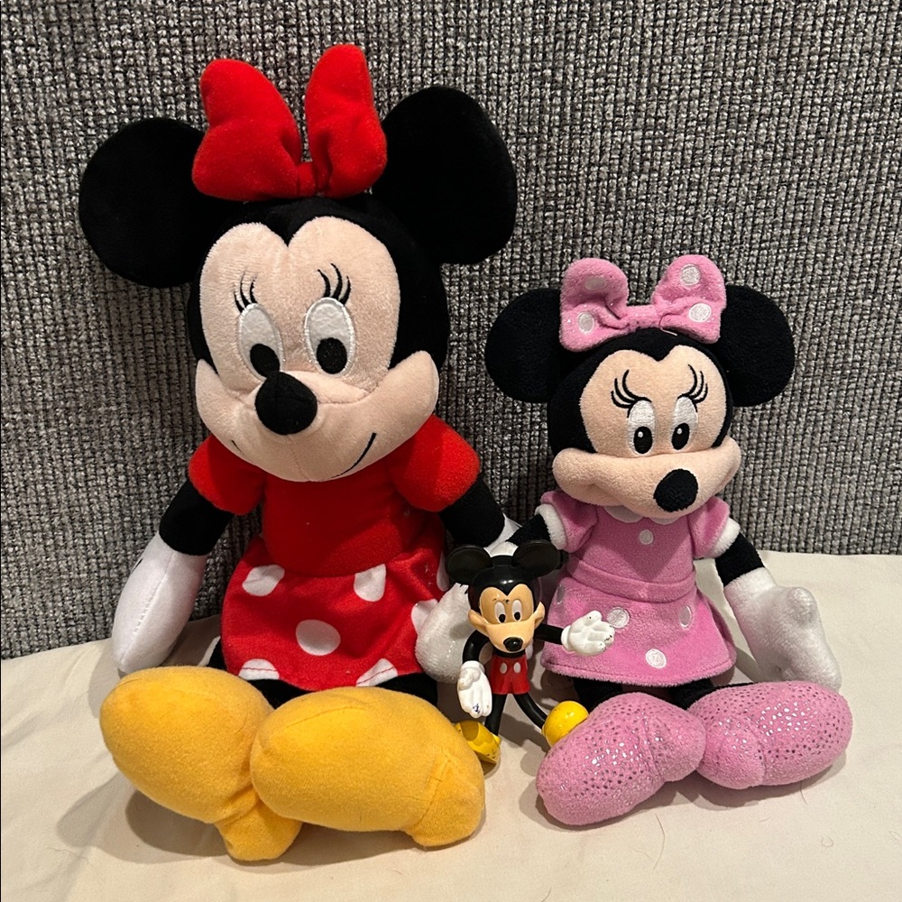 Disney Minnie & Mickey Lot – Plush + Figure ✨